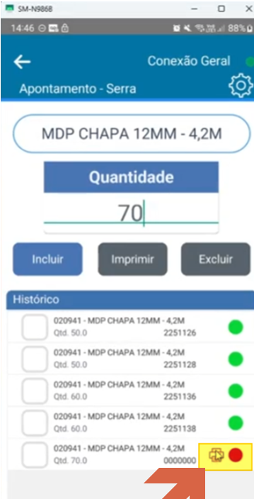 Tela de Apontamento - Serra com produto MDP CHAPA 12MM - 4,2M, campo Quantidade preenchido com 70, Histórico com cinco registros; o último (código 0000000, Qtd. 70.0) exibe ícone de impressora com bolinha vermelha à direita, indicando impressão e sincronização pendentes