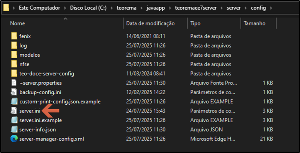 Janela do Explorer mostrando a pasta C:\teorema\javaapp\teoremaee7server\server\config com os arquivos: fenix, log, modelos, nfse, teo-doce-server-config, ~server.properties, backup-config.ini, custom-print-config.json.example, server.ini (destacado com seta), server.ini.example, server-info.json, server-manager-config.xml