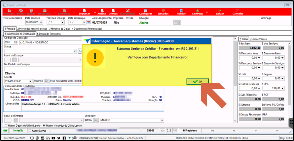 Tela de Pedido de Venda com mensagem de alerta "Estouro de Limite de Crédito - Financeiro em R$ 2.393,21! Verifique com Departamento Financeiro!" exibida sobre o formulário