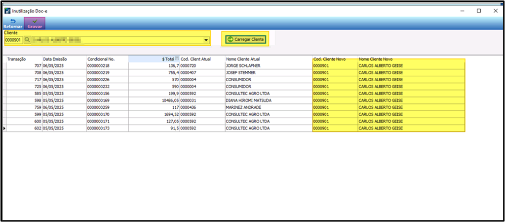 Tela Inutilização Doc-e com campo Cliente preenchido (código 0000901) e botão "Carregar Cliente"; grid exibe colunas Transação, Data Emissão, Condicional No., $ Total, Cod. Cliente Atual, Nome Cliente Atual, Cod. Cliente Novo e Nome Cliente Novo com linhas em amarelo indicando os novos vínculos