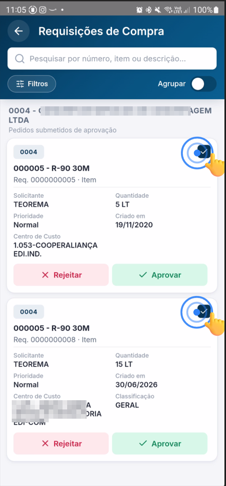 Listagem com caixas de seleção (checkboxes) em cada linha de requisição