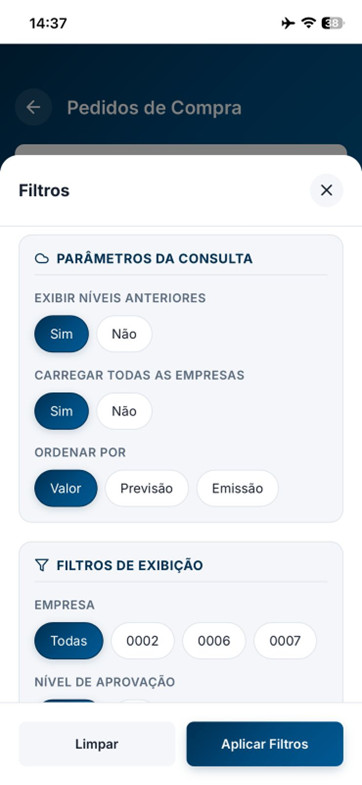Tela Pedidos de Compra no aplicativo com painel Filtros aberto. Seção Parâmetros da Consulta: Exibir Níveis Anteriores (Sim/Não), Carregar Todas as Empresas (Sim/Não), Ordenar Por (Valor/Previsão/Emissão). Seção Filtros de Exibição: Empresa (Todas/0002/0006/0007), Nível de Aprovação (parcialmente visível). Botões Limpar e Aplicar Filtros