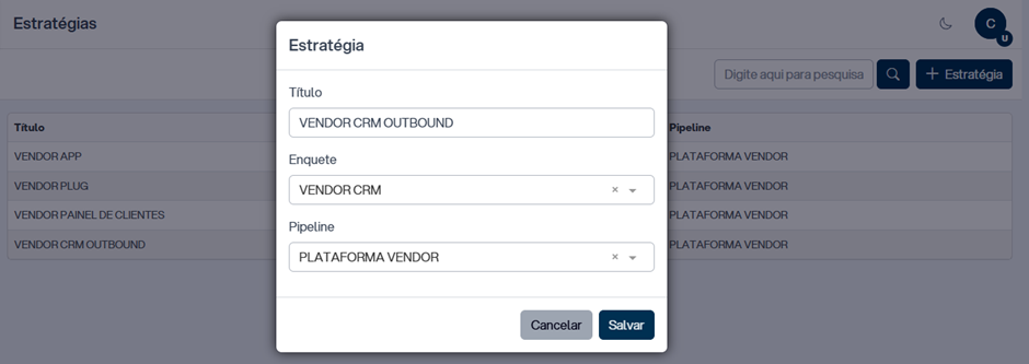 Tela Estratégias com lista exibindo VENDOR APP, VENDOR PLUG, VENDOR PAINEL DE CLIENTES e VENDOR CRM OUTBOUND (todos com Pipeline PLATAFORMA VENDOR), e modal Estratégia aberto com campos Título (VENDOR CRM OUTBOUND), Enquete (VENDOR CRM) e Pipeline (PLATAFORMA VENDOR), e botões Cancelar e Salvar