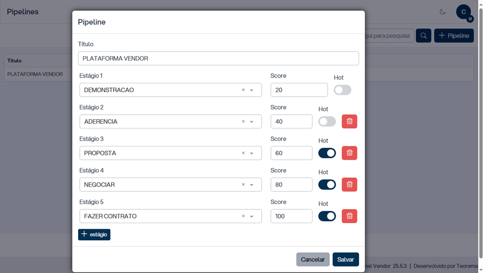 Tela Pipelines com lista exibindo PLATAFORMA VENDOR e modal Pipeline aberto com campos Título (PLATAFORMA VENDOR) e estágios: Estágio 1 DEMONSTRACAO (Score 20), Estágio 2 ADERENCIA (Score 40), Estágio 3 PROPOSTA (Score 60, Hot ativado), Estágio 4 NEGOCIAR (Score 80, Hot ativado), Estágio 5 FAZER CONTRATO (Score 100, Hot ativado); botão + estágio e botões Cancelar e Salvar
